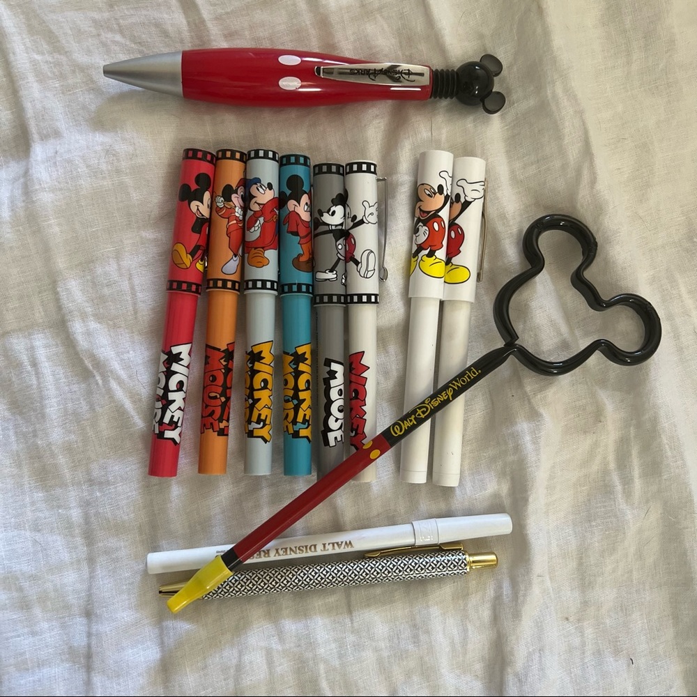 Disney journal and pen set NWT